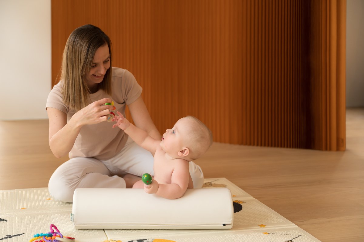 Cvičenie s valčekom na podlahe